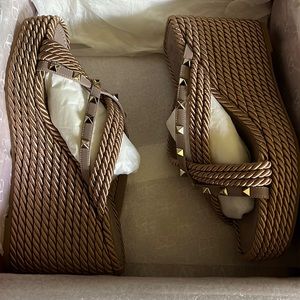 NWT and receipt Valentino Rockstud Wedges
